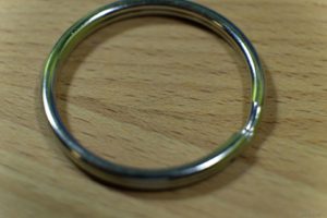 Металлическое кольцо для ключей
